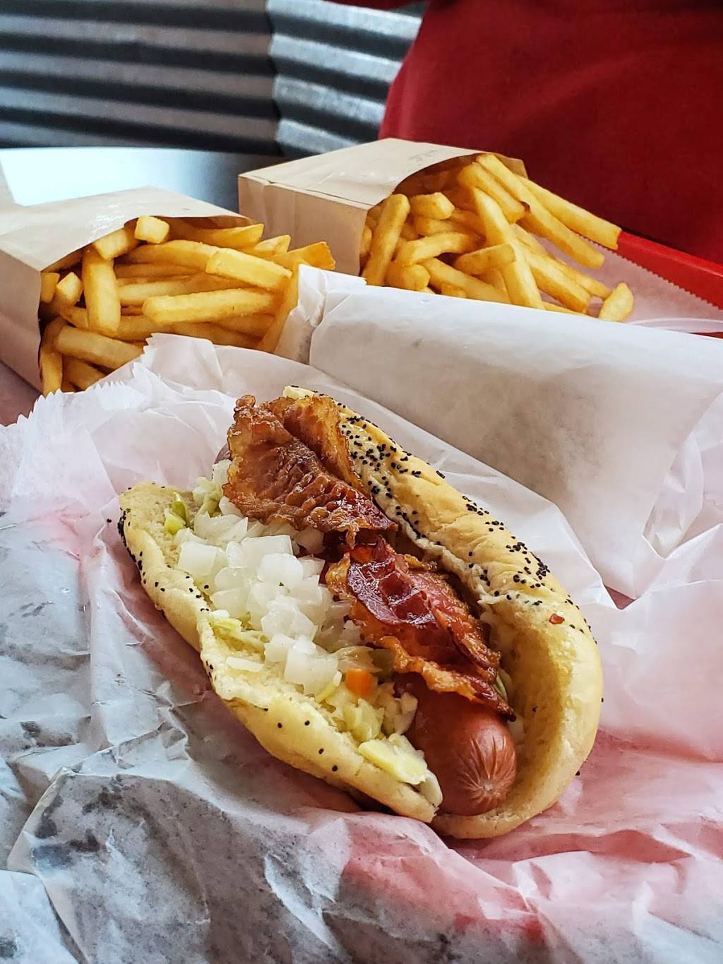 Hot Dog Avenue | restaurant | 1321 Wisconsin Dells Pkwy, Wisconsin Dells, WI 53965, USA | 6082532728 OR +1 608-253-2728