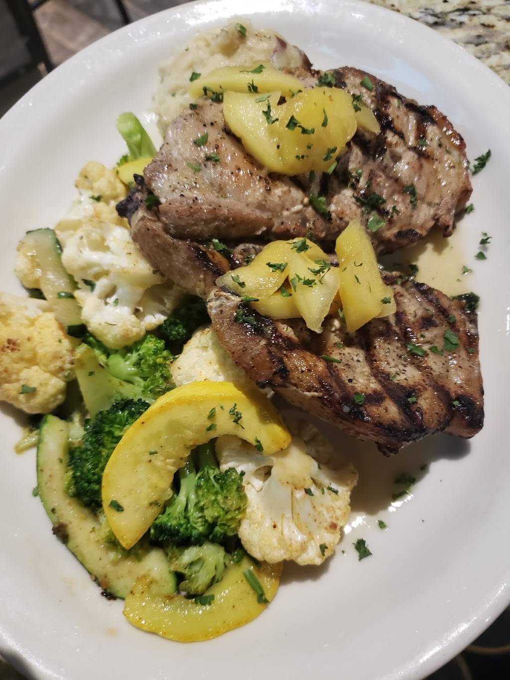 Firehouse Rosedale Station | restaurant | 2905 Calloway Dr, Bakersfield, CA 93312, USA | 6618367665 OR +1 661-836-7665