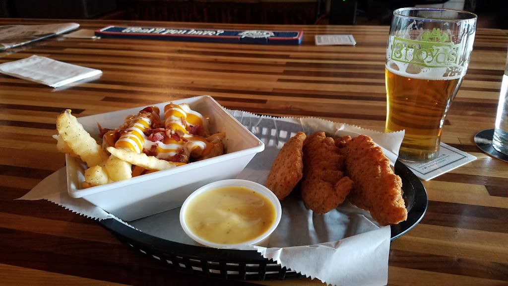 Savages Ale House | restaurant | 127 N High St, Muncie, IN 47305, USA | 7652829962 OR +1 765-282-9962