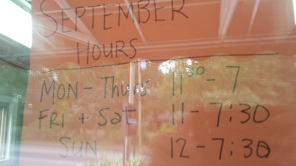 Busters Drive in | restaurant | 884 Terryville Ave, Bristol, CT 06010, USA | 8605897509 OR +1 860-589-7509