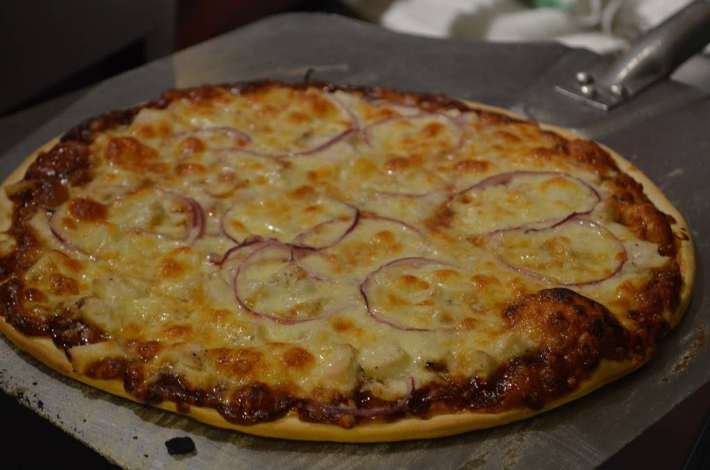 Amatos Pizza Lincoln Park | restaurant | 953 W Willow St, Chicago, IL 60614, USA | 3126401299 OR +1 312-640-1299