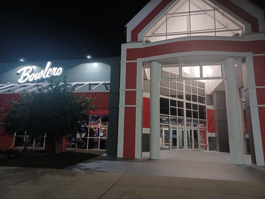 Bowlero Mechanicsville | restaurant | 7317 Bell Creek Rd, Mechanicsville, VA 23111, USA | 8045592600 OR +1 804-559-2600