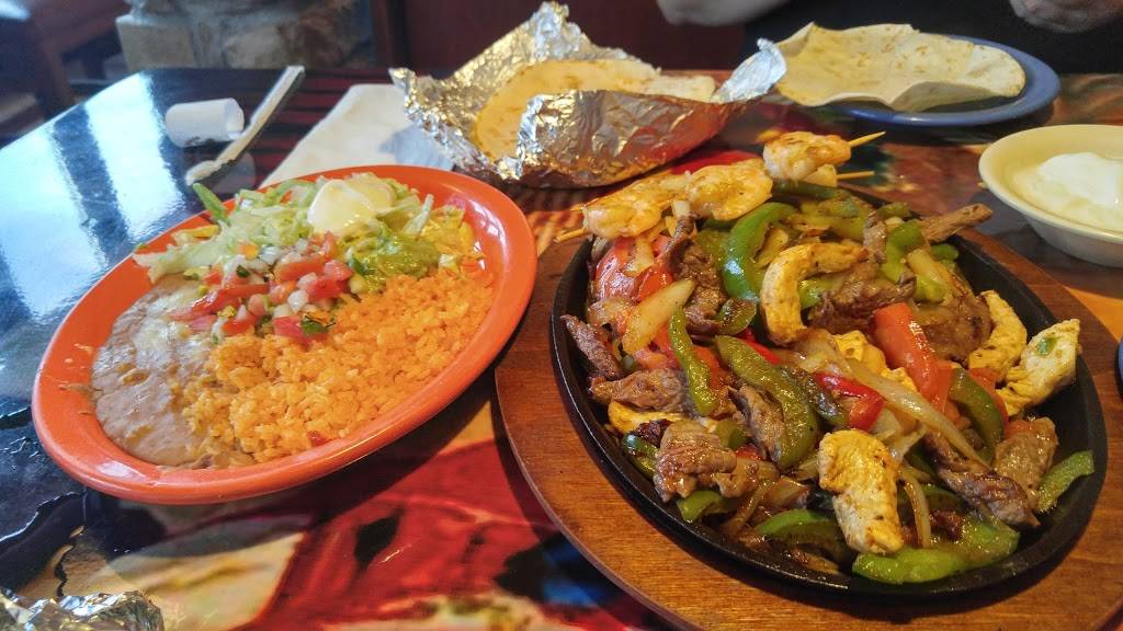 Los Tres Amigos Chelsea | restaurant | 350 N Main St Ste. 200, Chelsea, MI 48118, USA | 7345939166 OR +1 734-593-9166