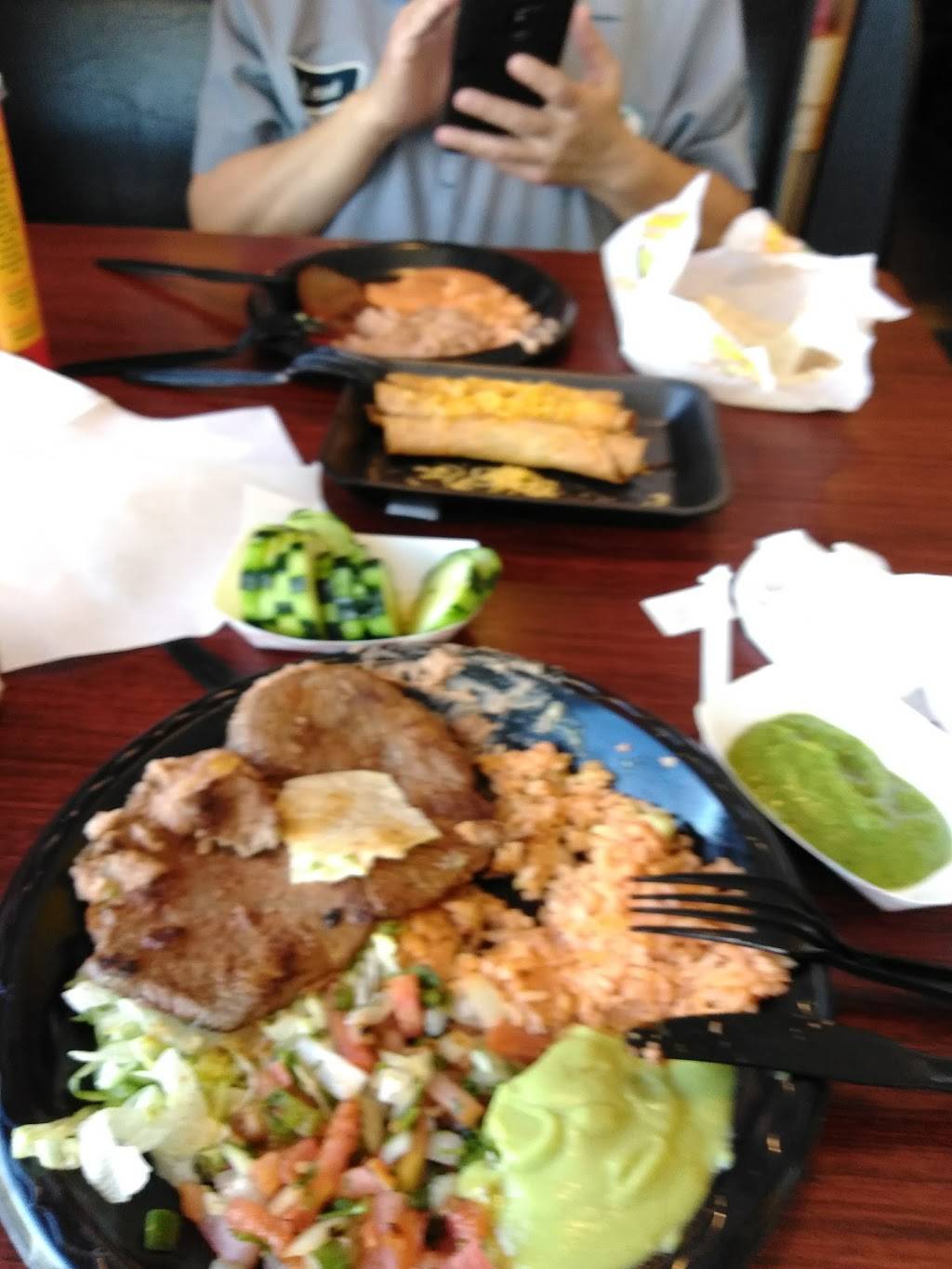 Filibertos Mexican Food | restaurant | 13821 W Glendale Ave, Glendale, AZ 85307, USA | 6239355139 OR +1 623-935-5139