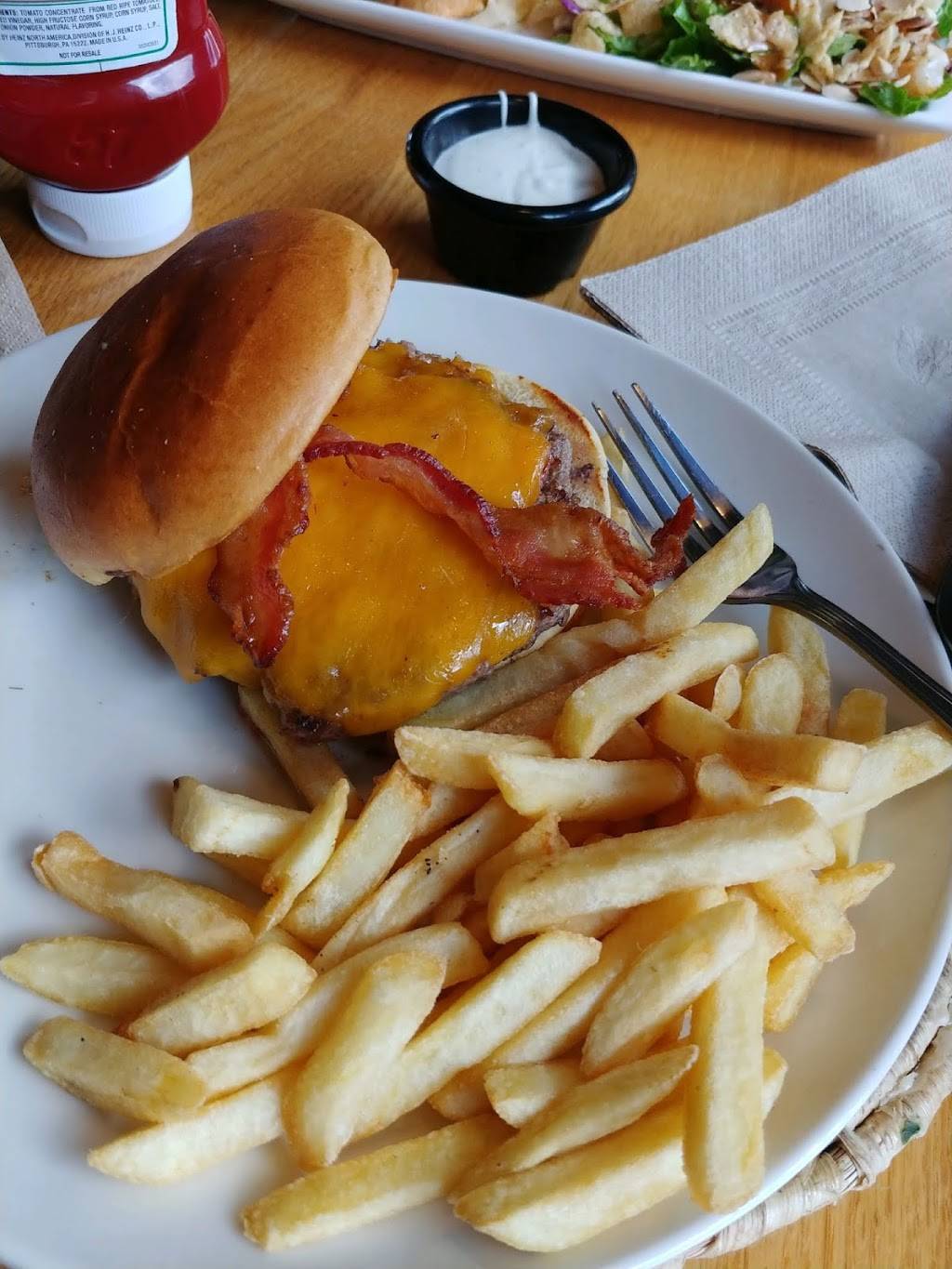 Applebees Grill + Bar | restaurant | 5055 J Turner Butler Blvd, Jacksonville, FL 32216, USA | 9042966895 OR +1 904-296-6895