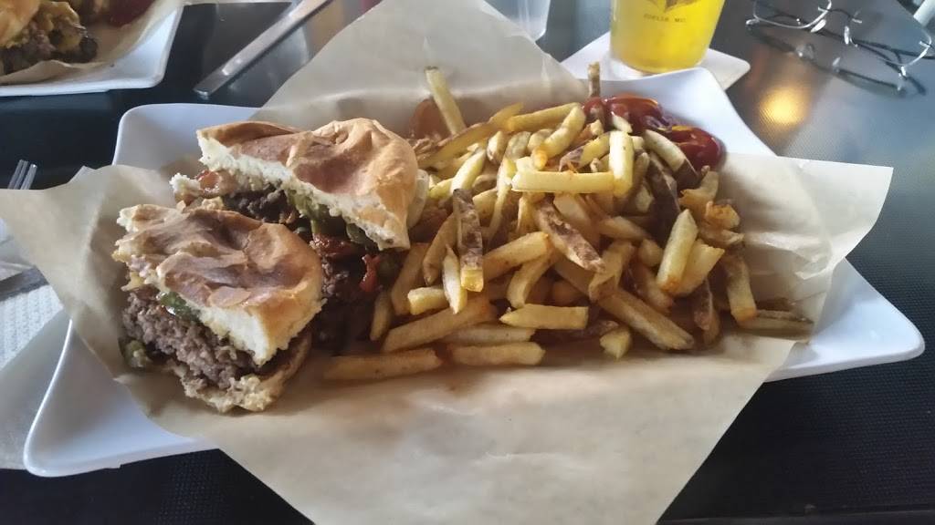 Tropicana Bar & Grill | restaurant | 2402 S Main St, Joplin, MO 64801, USA | 4177824849 OR +1 417-782-4849