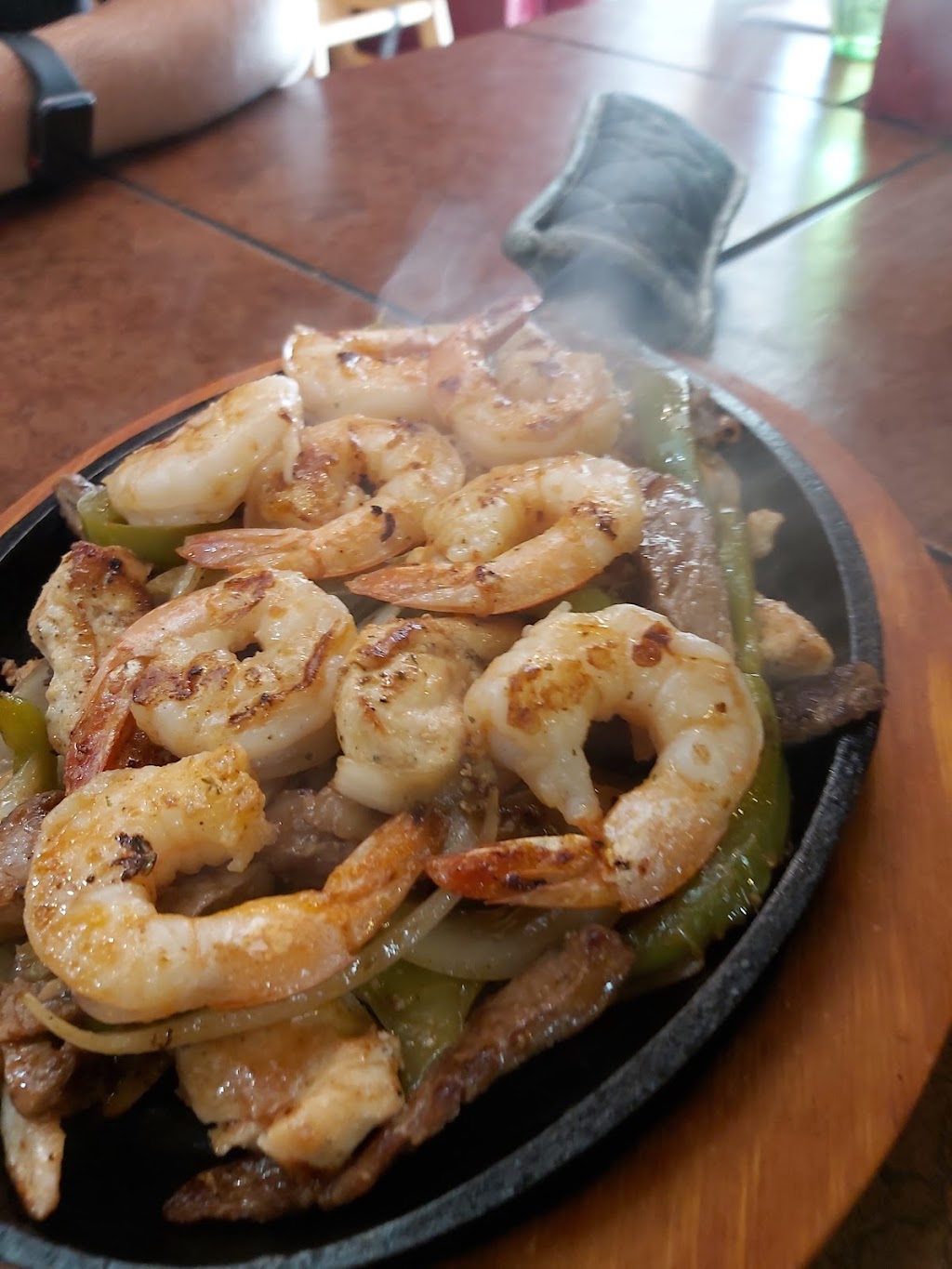 J&P El buen Cafe | restaurant | 101 E Jefferson St, Mangum, OK 73554, USA | 5807065042 OR +1 580-706-5042