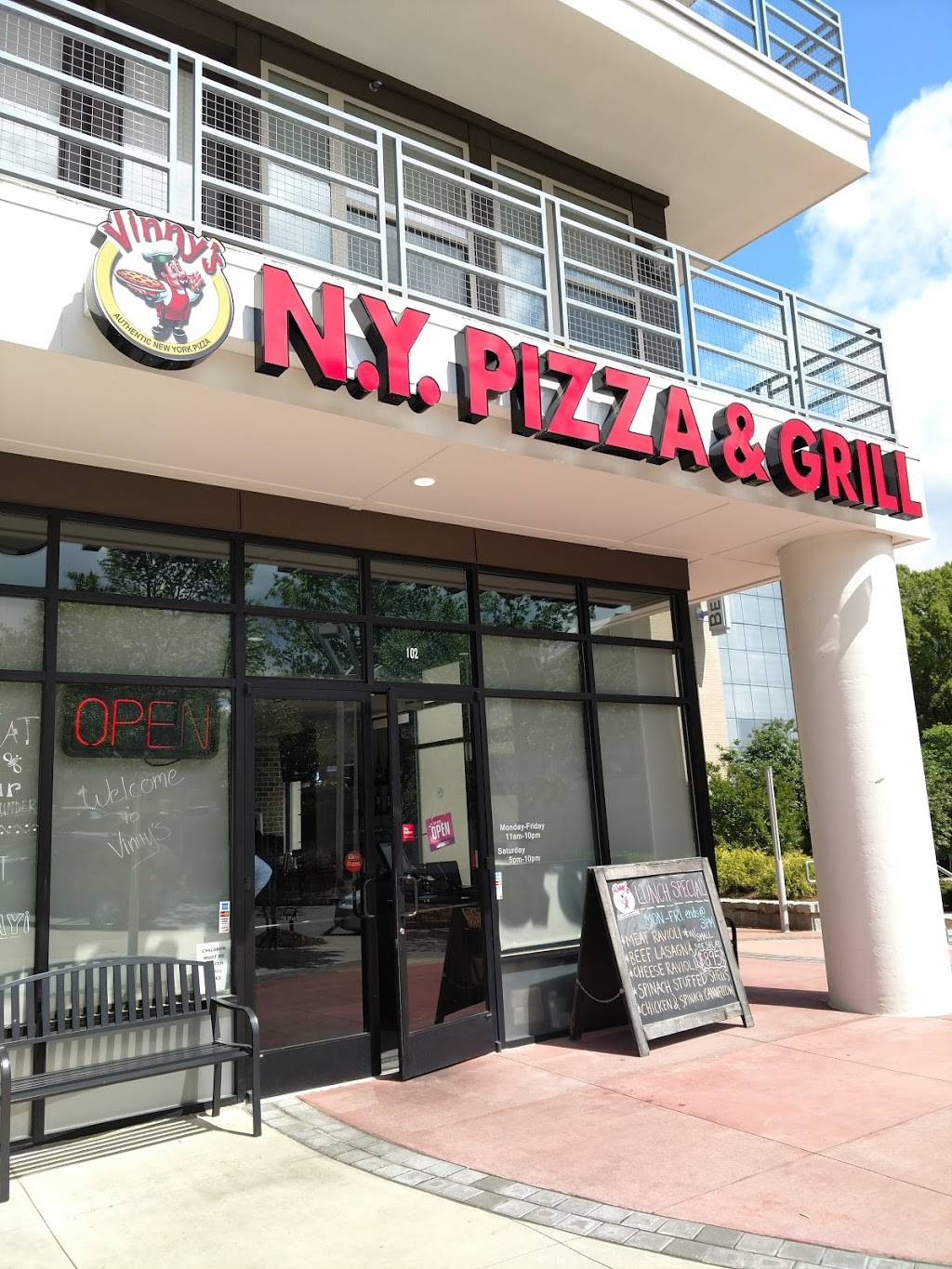 Vinnys N.Y. Pizza & Grill - Sandy Springs | restaurant | 111 Glenridge Point Pkwy, Sandy Springs, GA 30342, USA | 4045650369 OR +1 404-565-0369