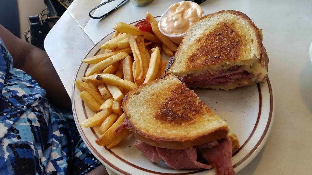 Leos Country Oven | restaurant | 28611 John R Rd, Madison Heights, MI 48071, USA | 2483999939 OR +1 248-399-9939