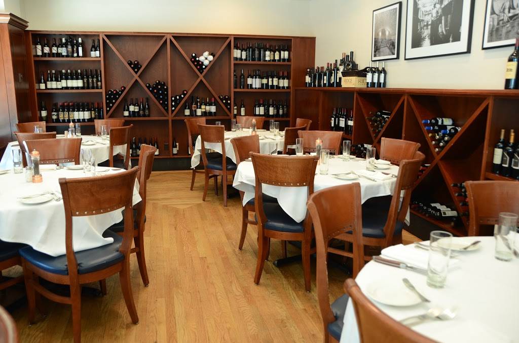 Bass Street Chop House | restaurant | 1601 River Dr Ste 100, Moline, IL 61265, USA | 3097624700 OR +1 309-762-4700