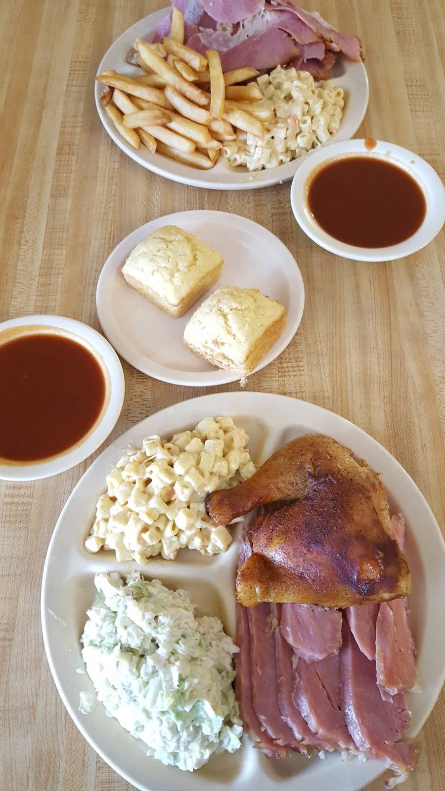 The Barbecue Pit | restaurant | 2390 Fletcher Pkwy, El Cajon, CA 92020, USA | 6194625434 OR +1 619-462-5434