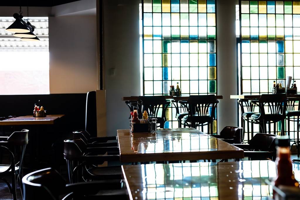 Restaurant PUB Boulzeye | restaurant | 3635 Boulevard du Tricentenaire, Pointe-aux-Trembles, QC H1B 5X4, Canada | 5144982228 OR +1 514-498-2228