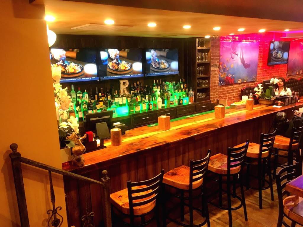 Roys | restaurant | 880 E Tremont Ave, Bronx, NY 10460, USA | 9178933823 OR +1 917-893-3823