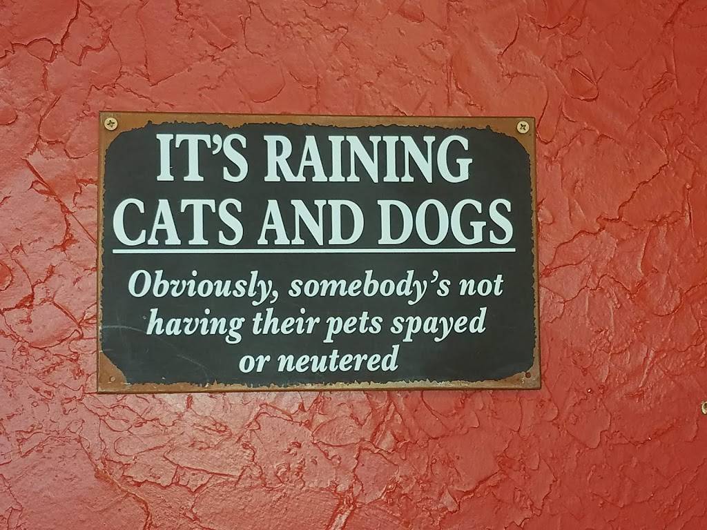 Hog-Wild Pit Bar-B-Q | restaurant | 233 S West St, Wichita, KS 67213, USA | 3169459550 OR +1 316-945-9550