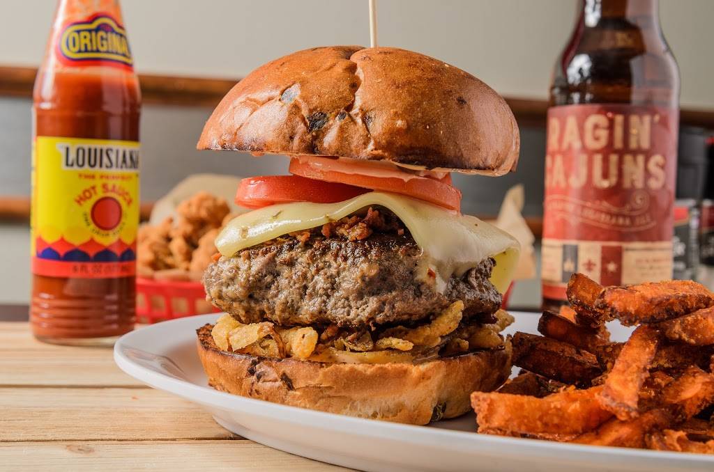 Mandezs Seafood Bar & Grill | restaurant | 110 Doucet Rd, Lafayette, LA 70503, USA | 3377693917 OR +1 337-769-3917