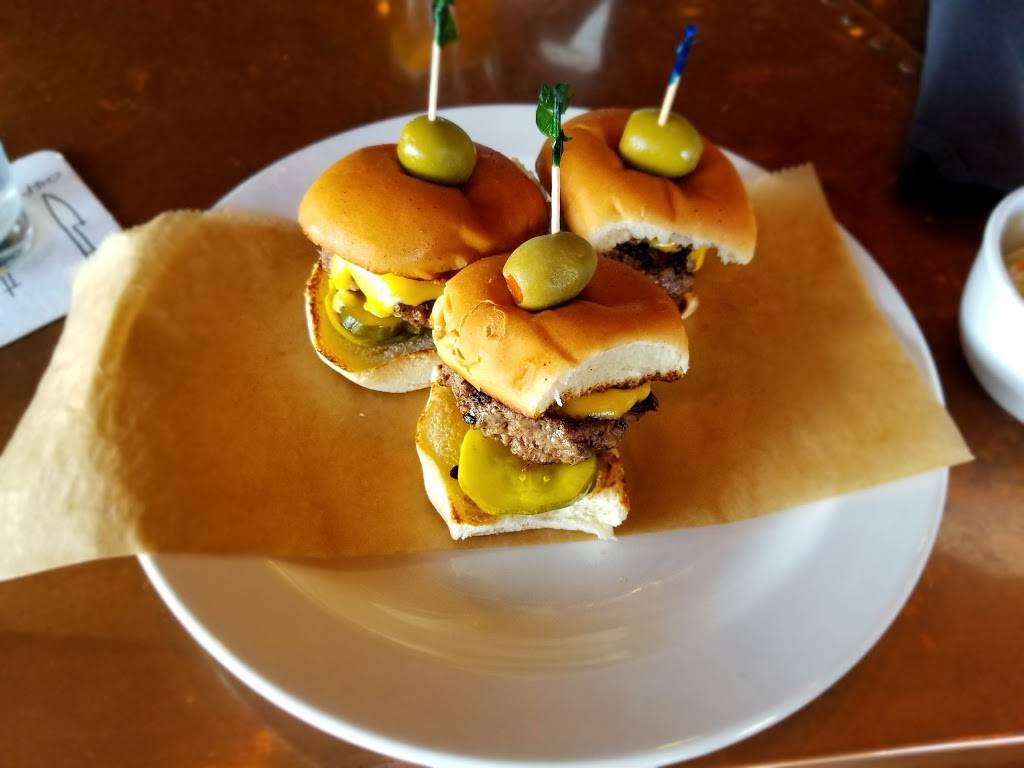 Burntwood Tavern | restaurant | 3750 W Market St, Fairlawn, OH 44333, USA | 2344667372 OR +1 234-466-7372