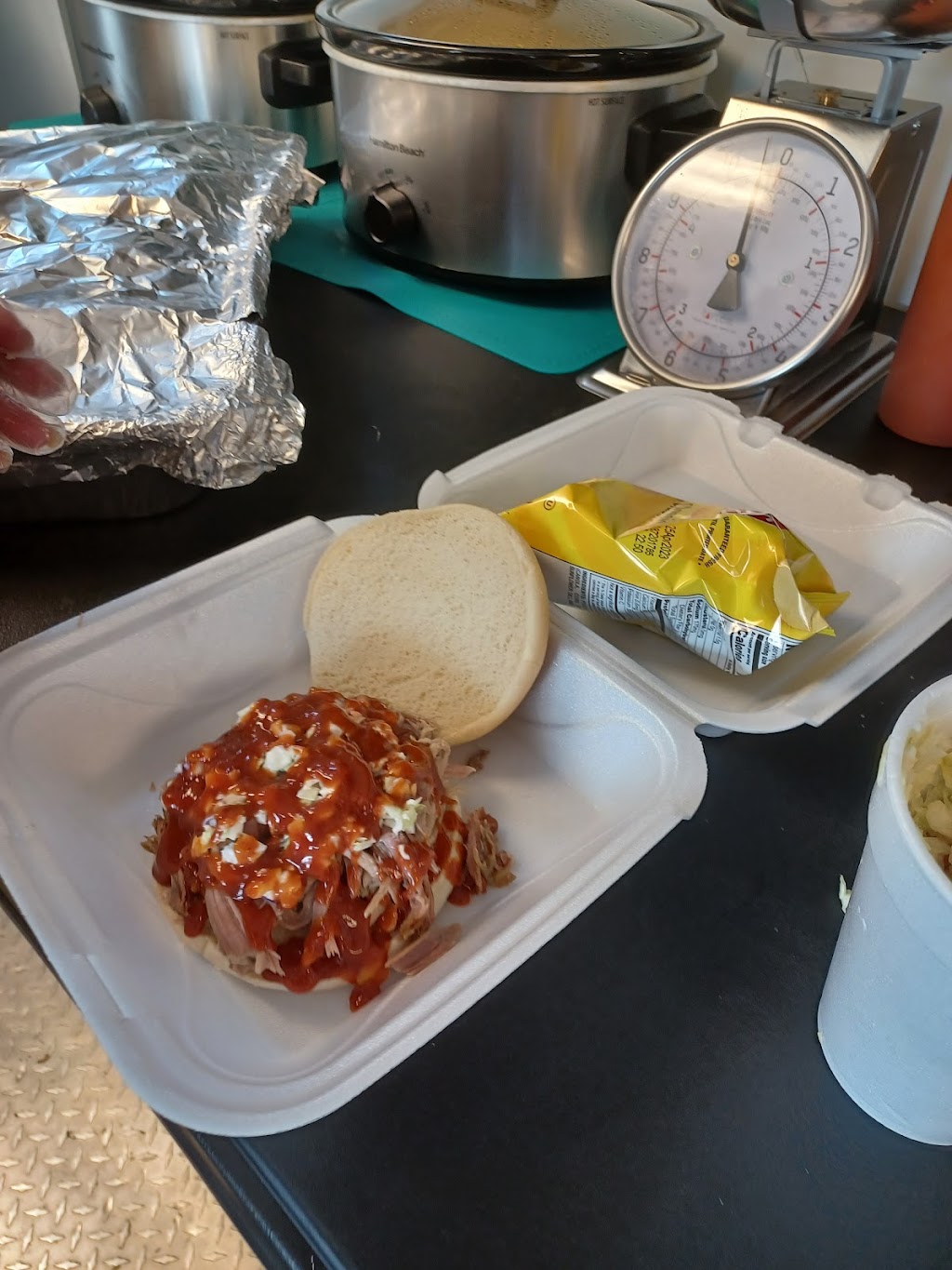 Hogz N Henz R Up N Smoke | restaurant | 45 High St, Savannah, TN 38372, USA | 7314129911 OR +1 731-412-9911