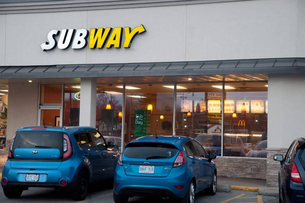 Subway | restaurant | Wellington Street East, 92 Gordon St, Guelph, ON N1H 4H6, Canada | 5198217827 OR +1 519-821-7827