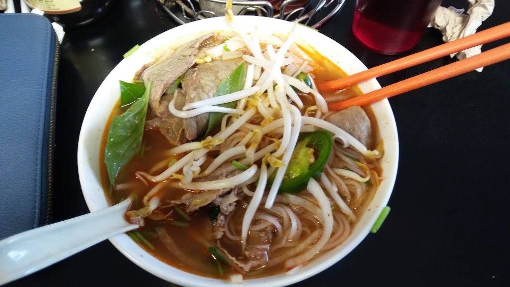 Pho 76 | restaurant | 1811 W Rosecrans St, Wausau, WI 54401, USA | 7158425301 OR +1 715-842-5301