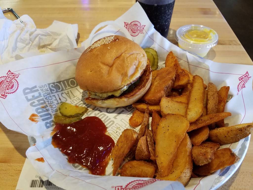 Fuddruckers | restaurant | 415 W Slaughter Ln, Austin, TX 78748, USA | 5125907540 OR +1 512-590-7540