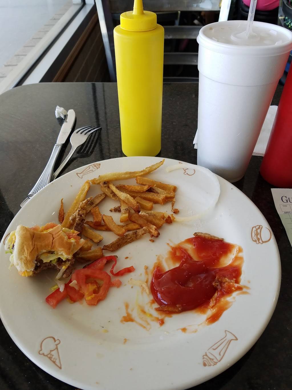 Lindys Chili & Gerties Ice Cream | restaurant | 100 W Commercial St, Morris, IL 60450, USA | 8159410352 OR +1 815-941-0352