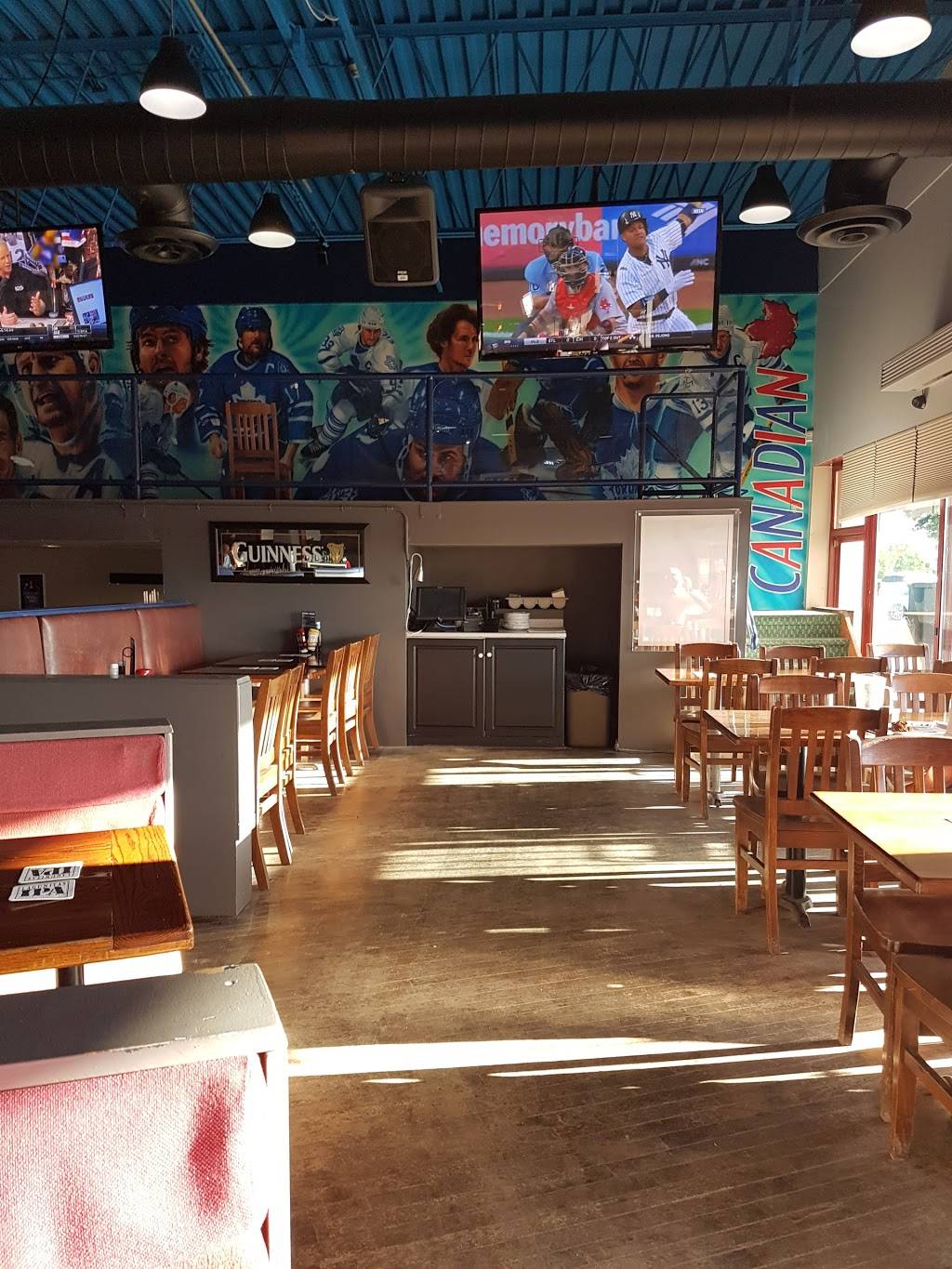 Sneakers Sports Bar & Restaurant | restaurant | 18025 Yonge St, Newmarket, ON L3Y 6A1, Canada | 9052355517 OR +1 905-235-5517