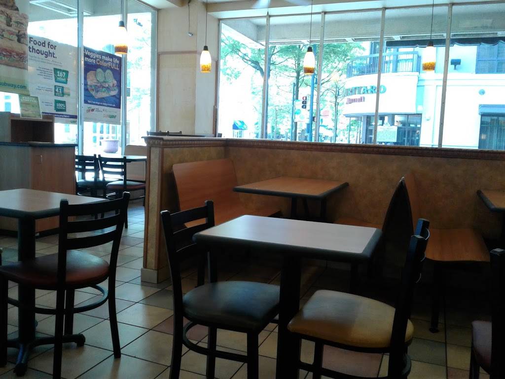 Subway | restaurant | 464 N Main St, Memphis, TN 38105, USA | 9015219753 OR +1 901-521-9753