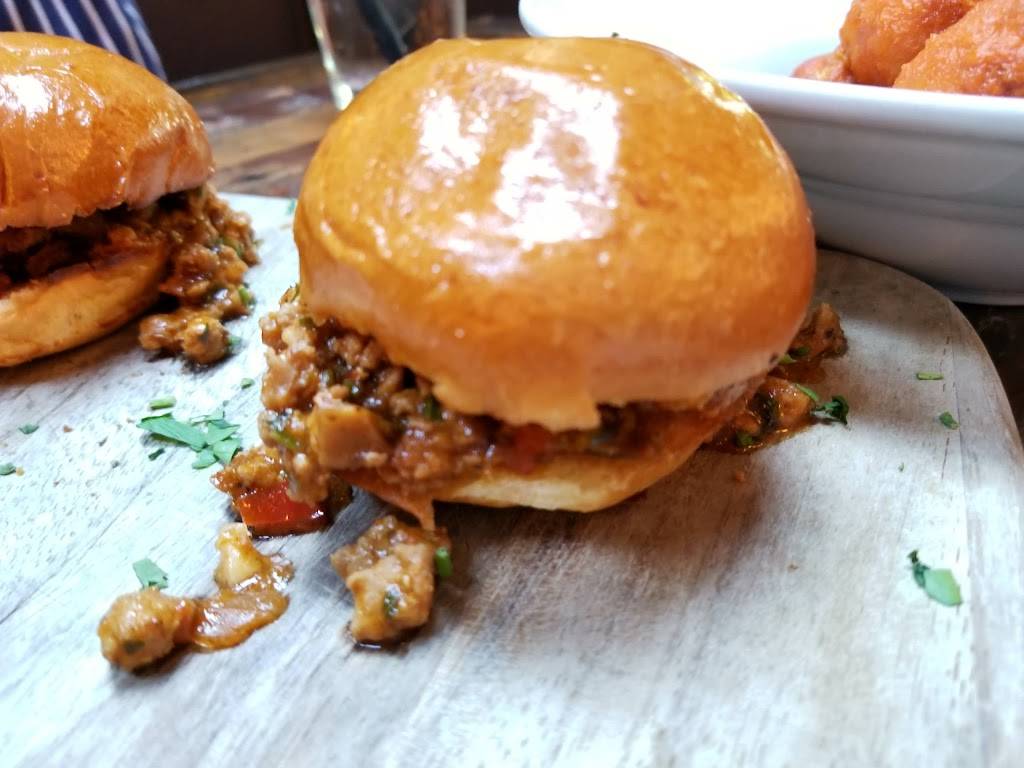 The Six Chow House | restaurant | 23536 Calabasas Rd, Calabasas, CA 91302, USA | 8182226969 OR +1 818-222-6969