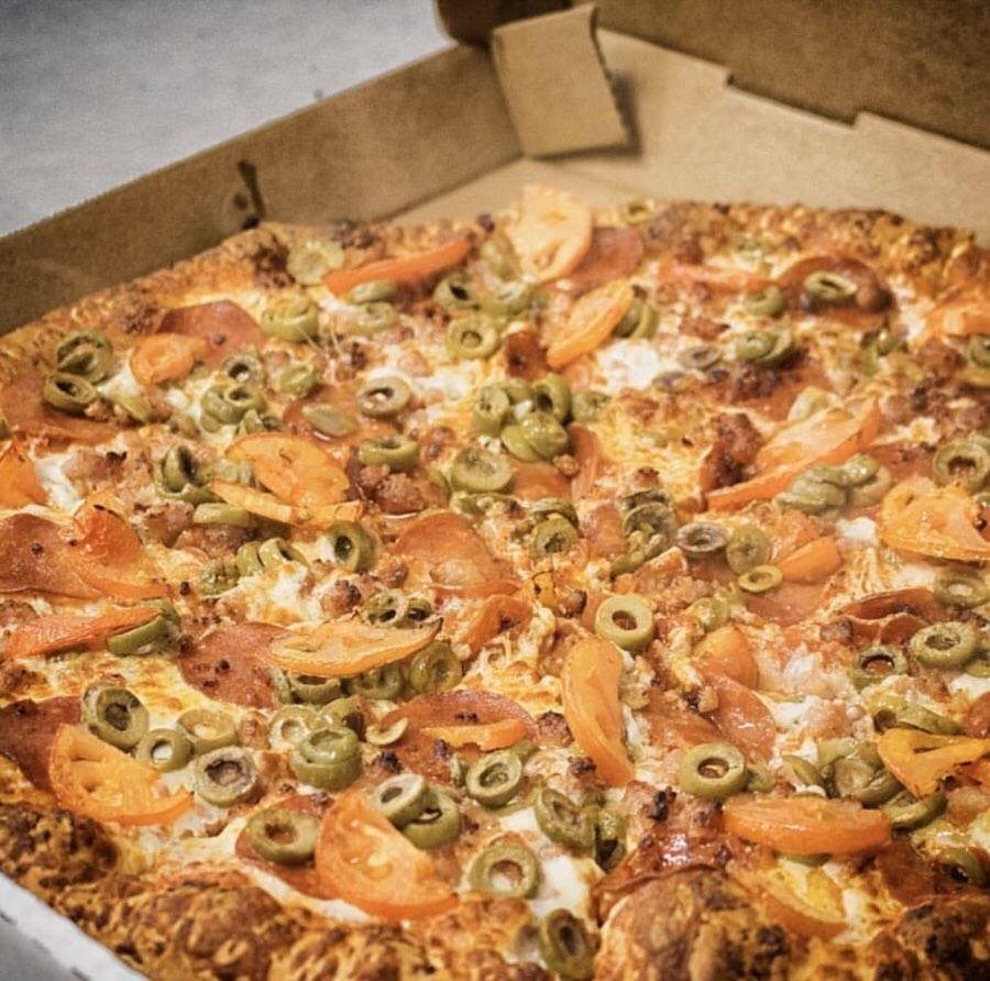 Hi-Line Centre Pizza & Wings(Official) | restaurant | 1150 King St E, Hamilton, ON L8M 1E8, Canada | 9055457444 OR +1 905-545-7444