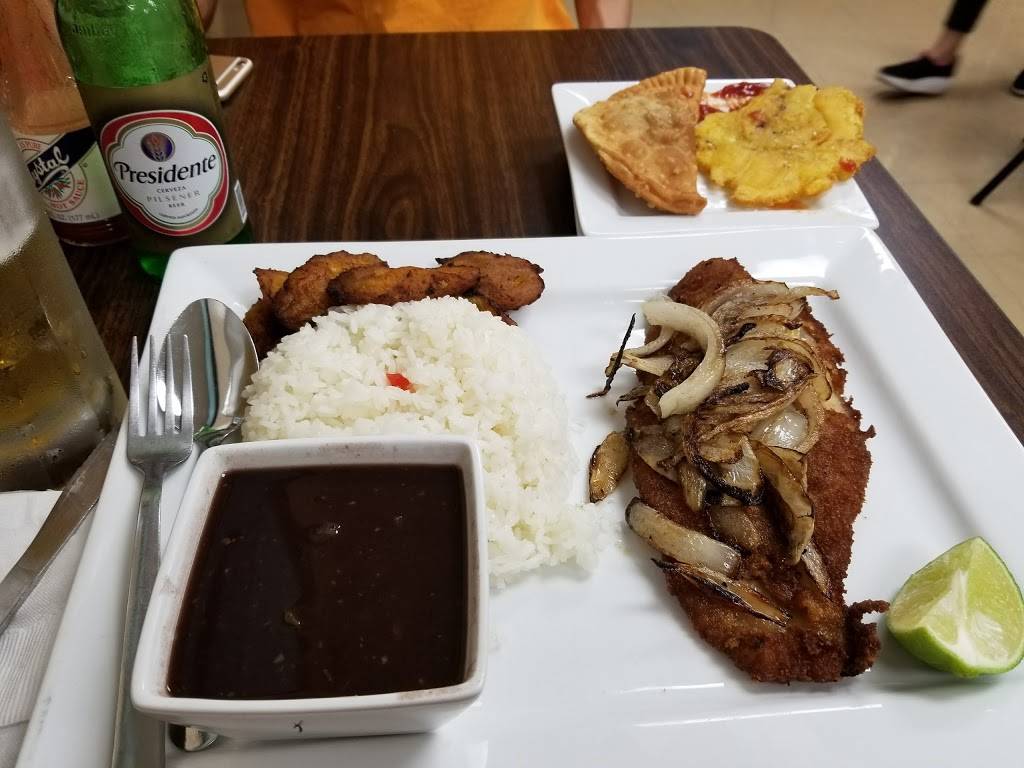 Elenas Cuban Cafe | restaurant | 2246 E Edgewood Dr, Lakeland, FL 33803, USA | 8636653333 OR +1 863-665-3333