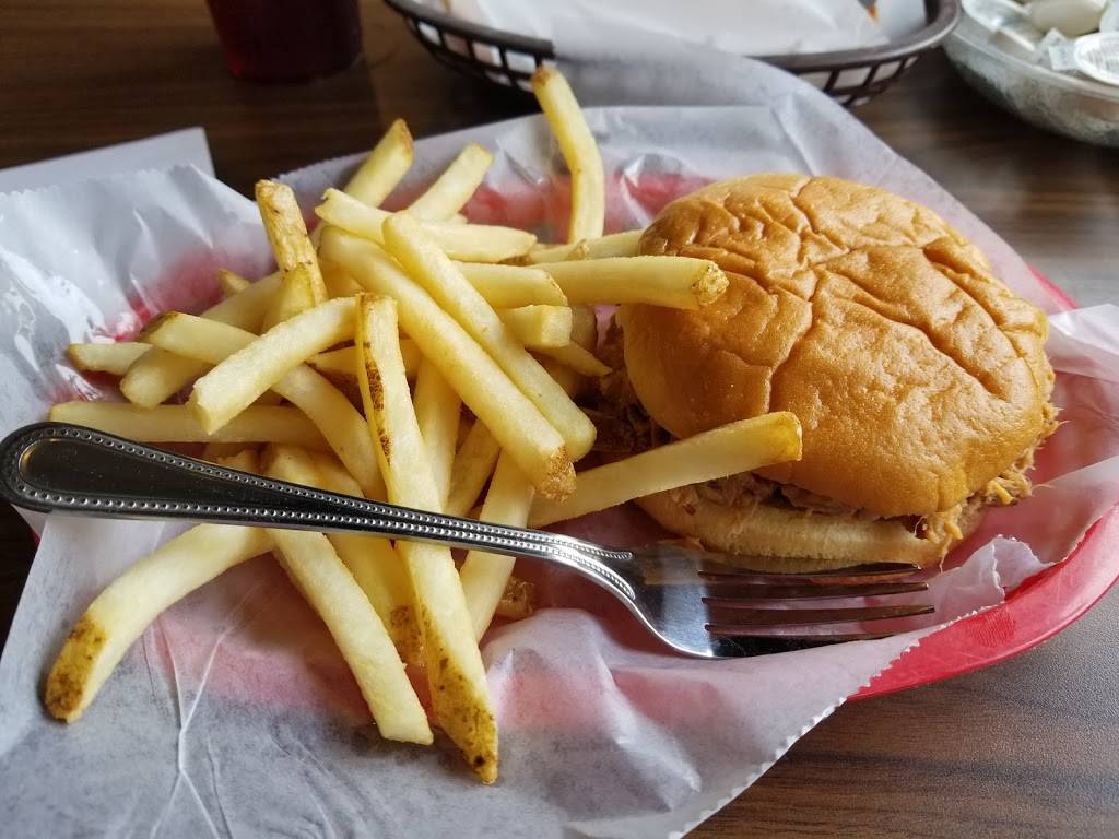 Skippers Forsyths Bar-B-Q | restaurant | 2362 N Garnett St, Henderson, NC 27537, USA | 2524385228 OR +1 252-438-5228