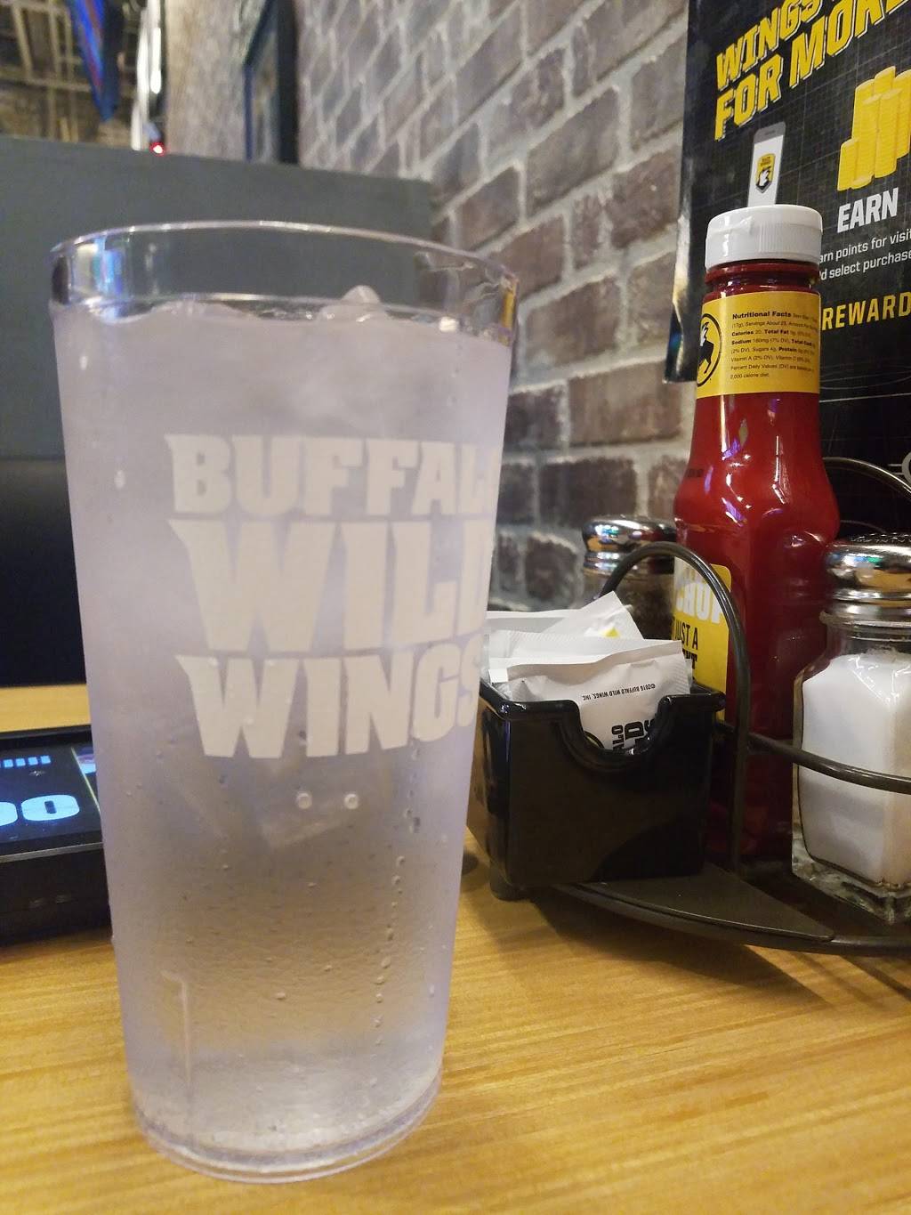 Buffalo Wild Wings | meal takeaway | 225 Tukwila Pkwy, Tukwila, WA 98188, USA | 2062431219 OR +1 206-243-1219