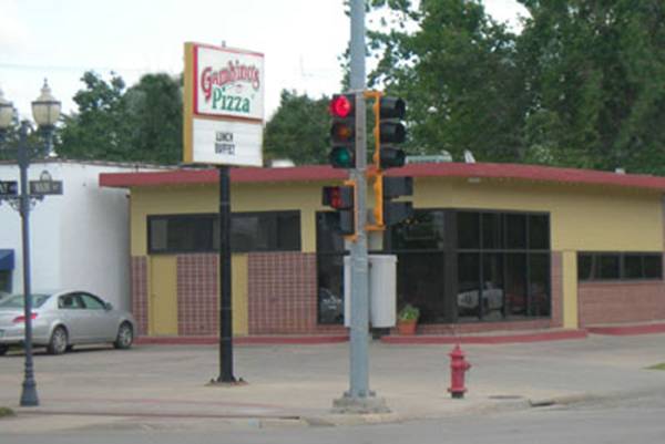 Gambinos Pizza | meal delivery | 102 N Broadway Ave, Sterling, KS 67579, USA | 6202783400 OR +1 620-278-3400