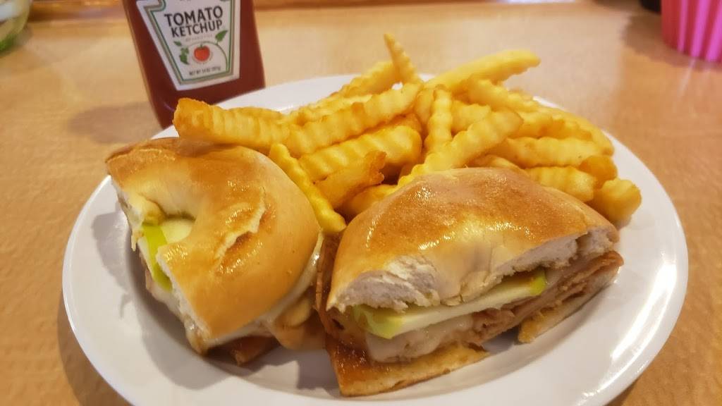 Sandfiddler Cafe | restaurant | 9561 Shore Dr, Norfolk, VA 23518, USA | 7572273484 OR +1 757-227-3484