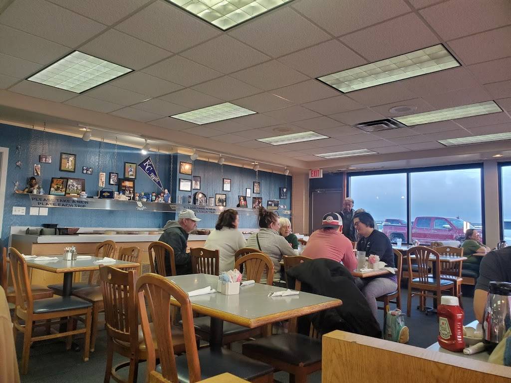 Tammys Billard Airport Café | restaurant | 3600 NE Sardou Ave # 4, Topeka, KS 66616, USA | 7852323669 OR +1 785-232-3669