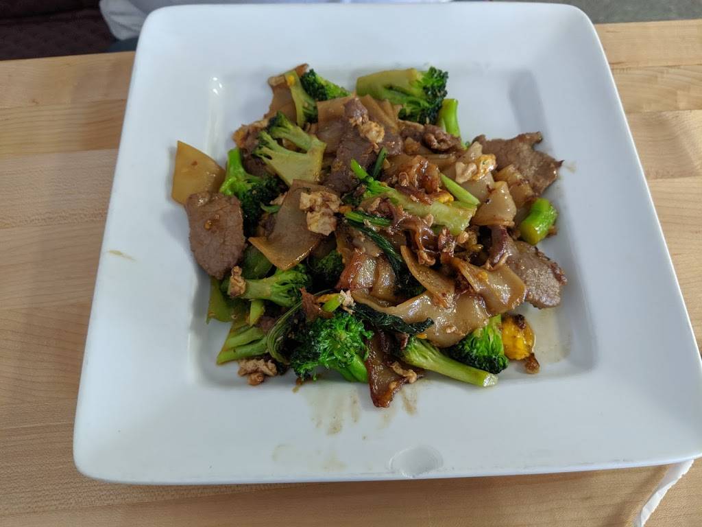 Classic Thai | restaurant | 108 S Henrietta St, Effingham, IL 62401, USA | 2173426436 OR +1 217-342-6436