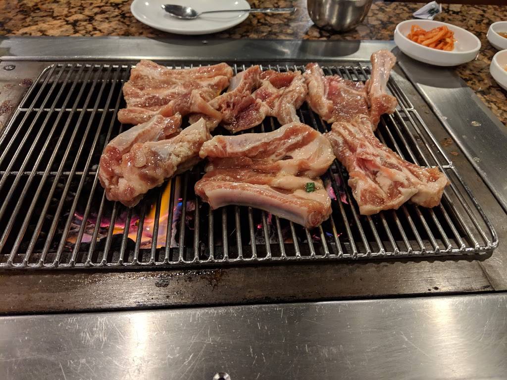 Soot Bull Jeep | restaurant | 3136 W 8th St, Los Angeles, CA 90005, USA | 2133873865 OR +1 213-387-3865