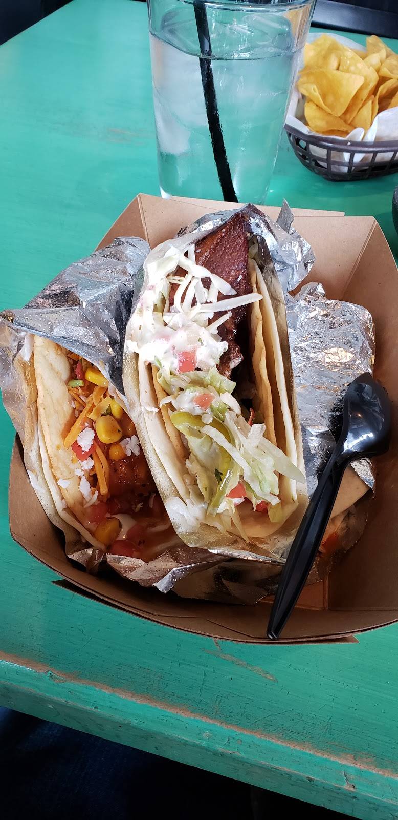 Barrio Lakewood | restaurant | 15527 Madison Ave, Lakewood, OH 44107, USA | 2162267714 OR +1 216-226-7714