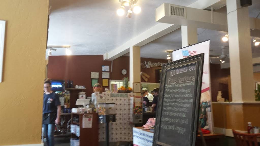 Daybreak Family Restaurant | restaurant | 337 W Center St, West Bridgewater, MA 02379, USA | 5085835341 OR +1 508-583-5341