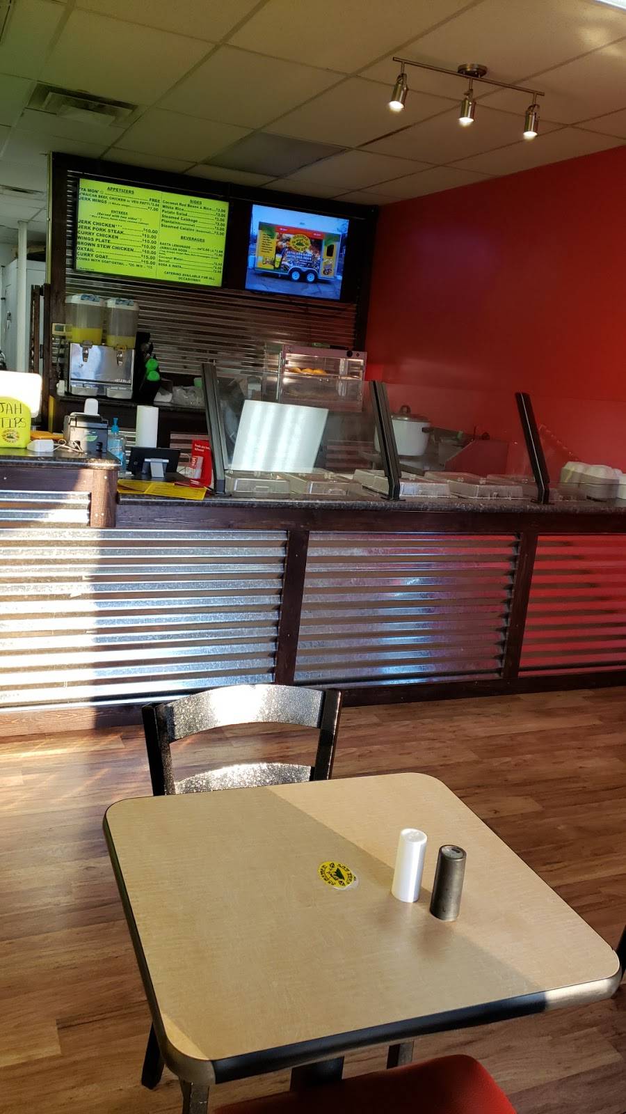 Jamaican Jerk Hut | restaurant | 711 Vandiver Dr, Columbia, MO 65202, USA | 5736079779 OR +1 573-607-9779