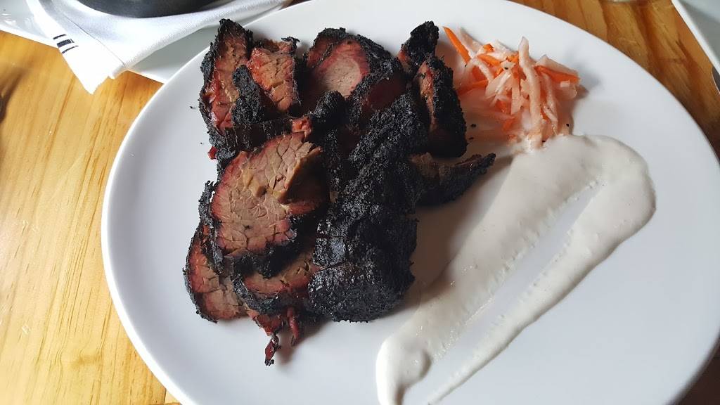 The Cue Restaurant and Catering | restaurant | 2 Pembroke Rd, Danbury, CT 06811, USA | 2032074669 OR +1 203-207-4669