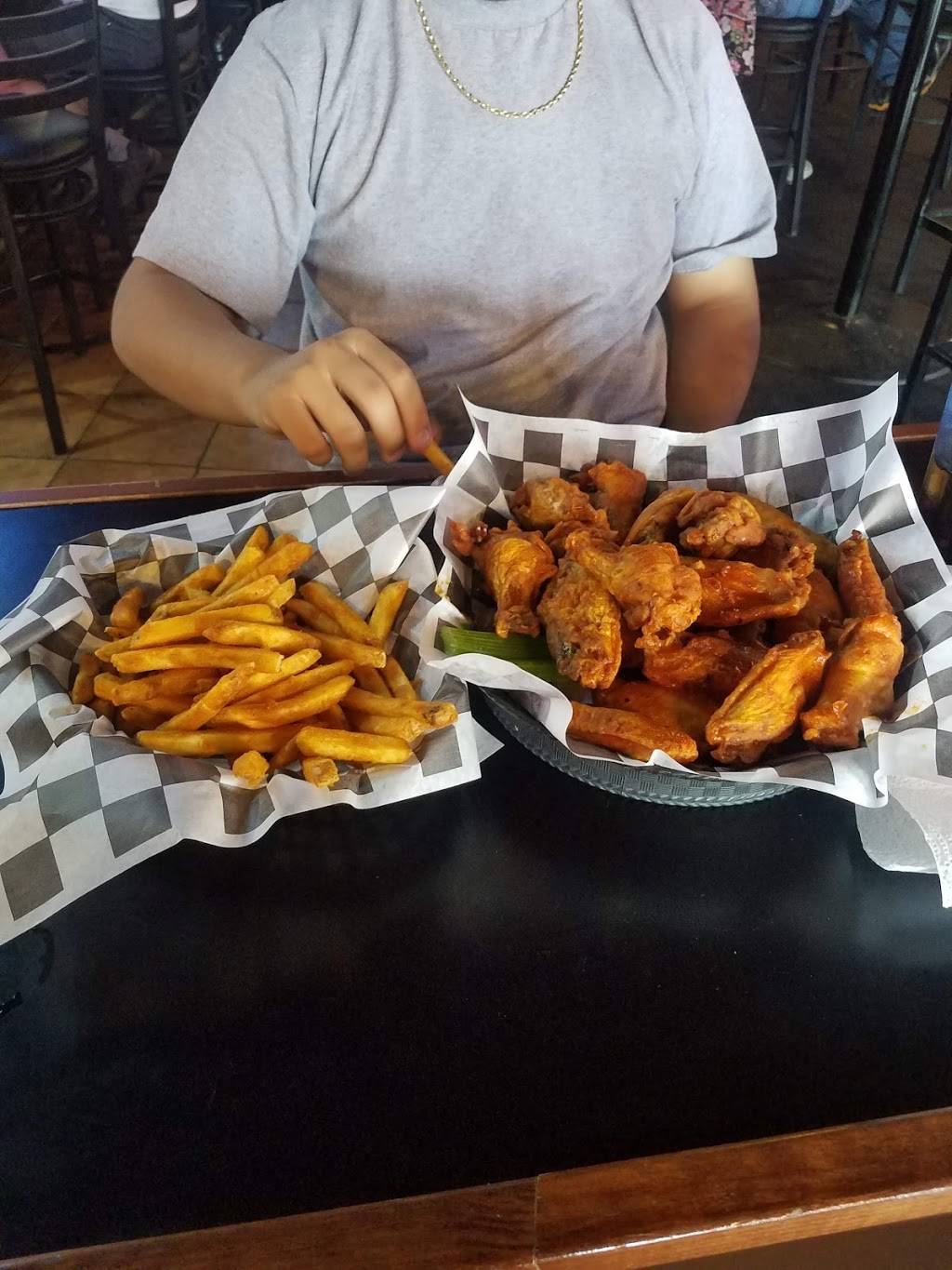 Wayne & Larrys Sports Bar & Grill | restaurant | 933 Iowa St, Lawrence, KS 66044, USA | 7858567170 OR +1 785-856-7170