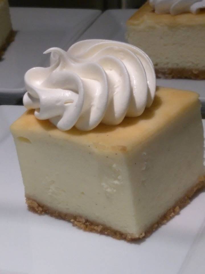 Peaches Sweets & Treats | restaurant | 3202 E 27th St, Kansas City, MO 64127, USA | 8162915394 OR +1 816-291-5394