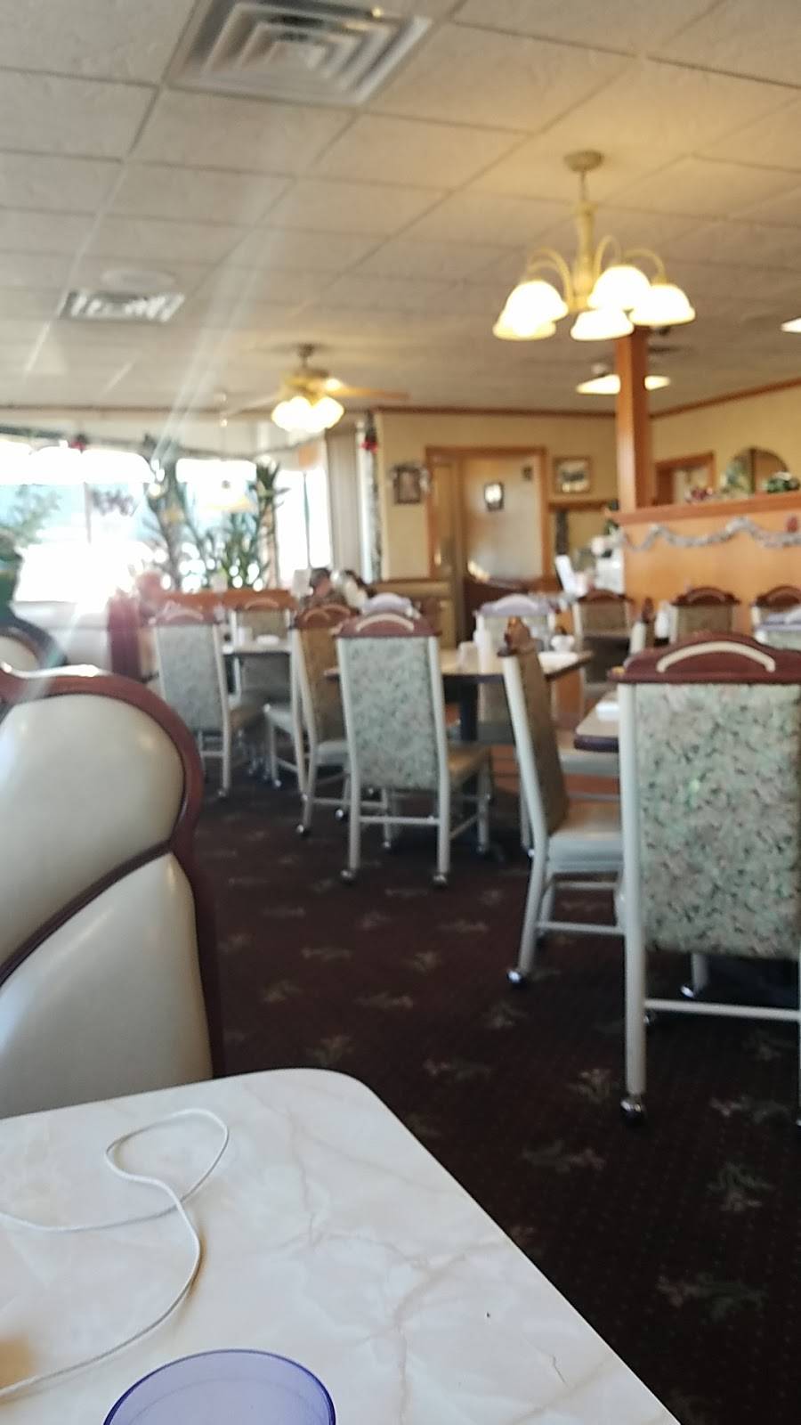 Noras Restaurant | restaurant | 1244, 417 E Lake St, Horicon, WI 53032, USA | 9204854493 OR +1 920-485-4493