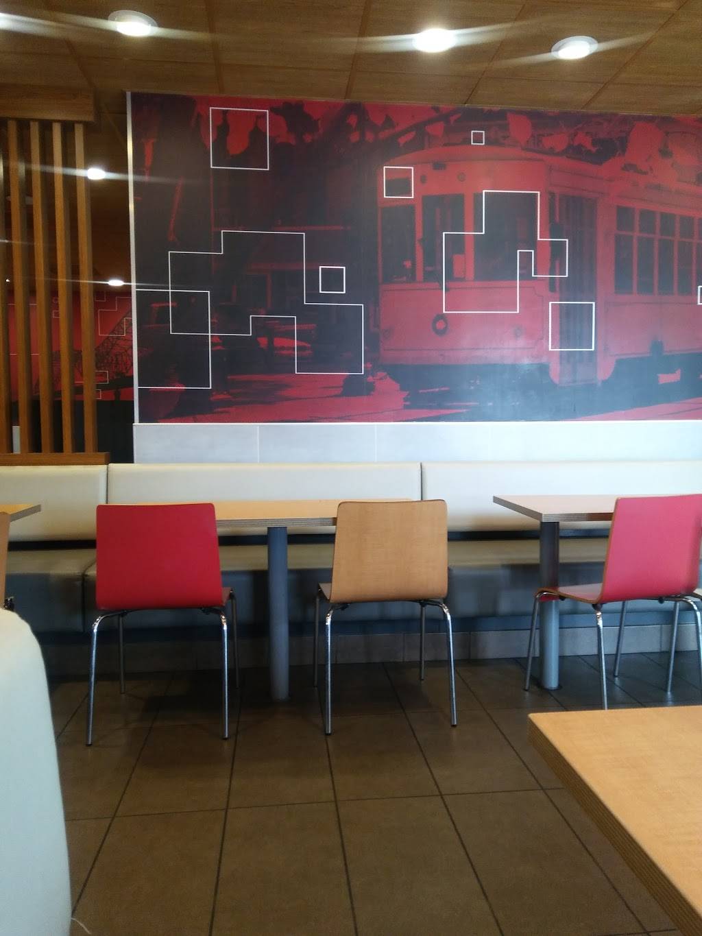 McDonalds | cafe | 3224 Jackson Ave, Memphis, TN 38122, USA | 9013277071 OR +1 901-327-7071