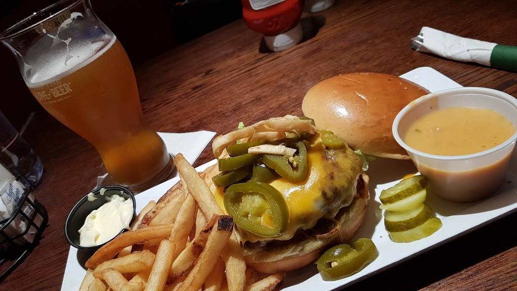 Max & Ermas | restaurant | 4600 International Gateway, Columbus, OH 43219, USA | 6146817165 OR +1 614-681-7165