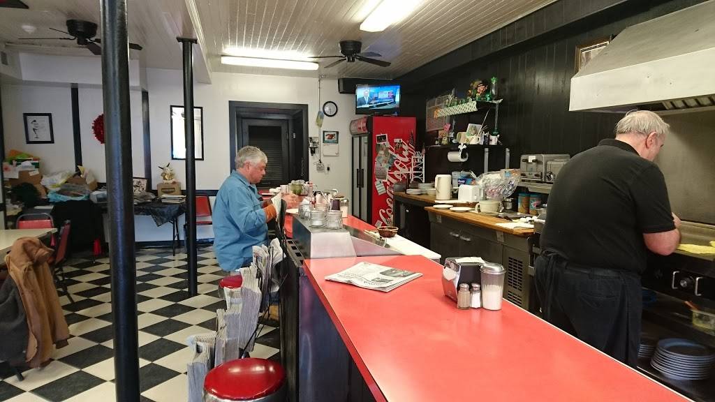 Brunettis Luncheonette | restaurant | 619 Center St, Wallingford, CT 06492, USA | 2032659208 OR +1 203-265-9208