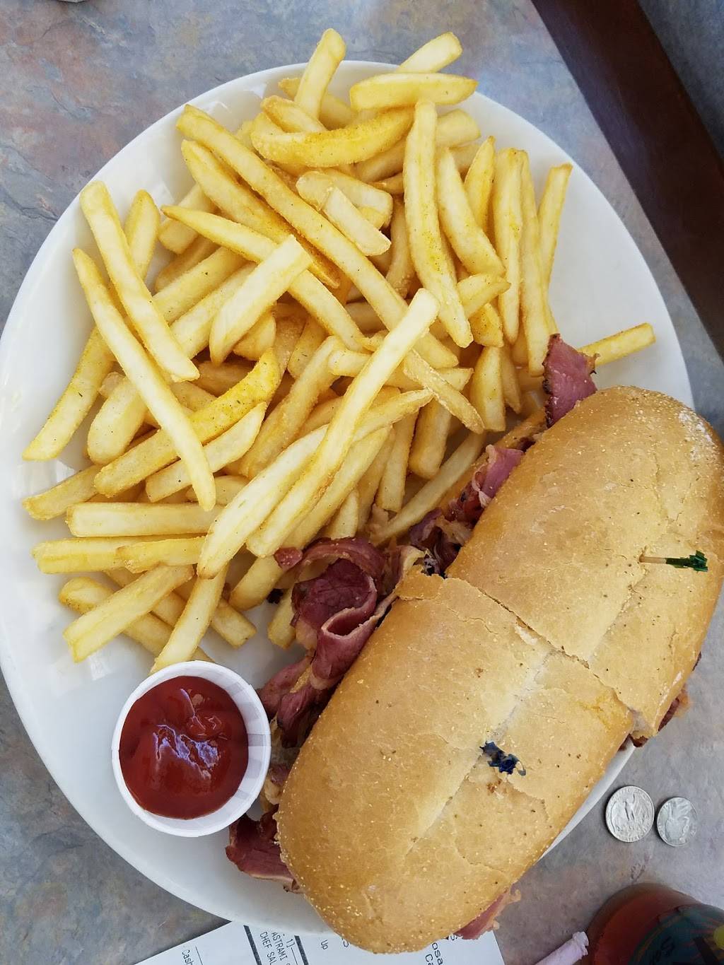 Toms Burgers 21 | restaurant | 14084 Amargosa Rd, Victorville, CA 92392, USA | 7602417770 OR +1 760-241-7770