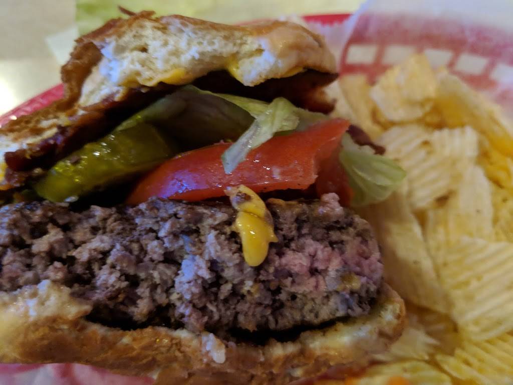 Bristol Tap | restaurant | 46 Cannonball Trail, Bristol, IL 60512, USA | 6305536229 OR +1 630-553-6229