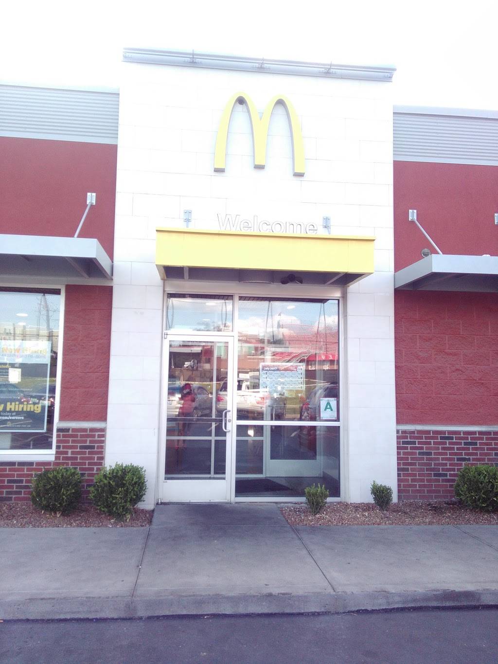 McDonalds | cafe | 301 E Warnock St, Louisville, KY 40217, USA | 5026361988 OR +1 502-636-1988